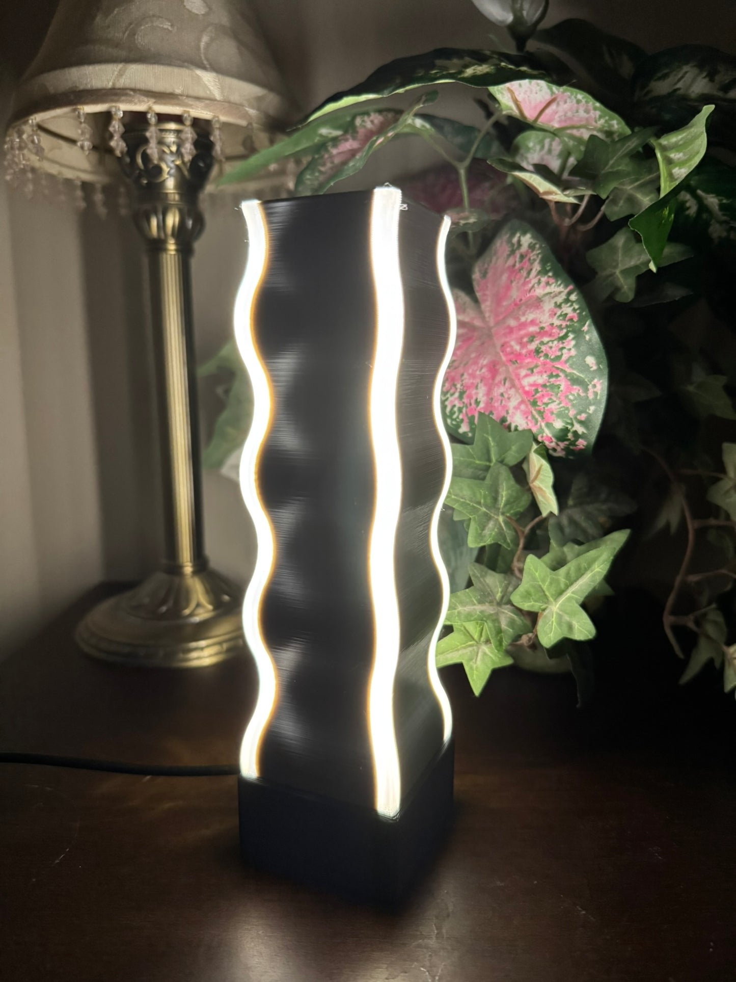 Unique Abstract Wavy Modern Table Lamp Sculpture 3D Print