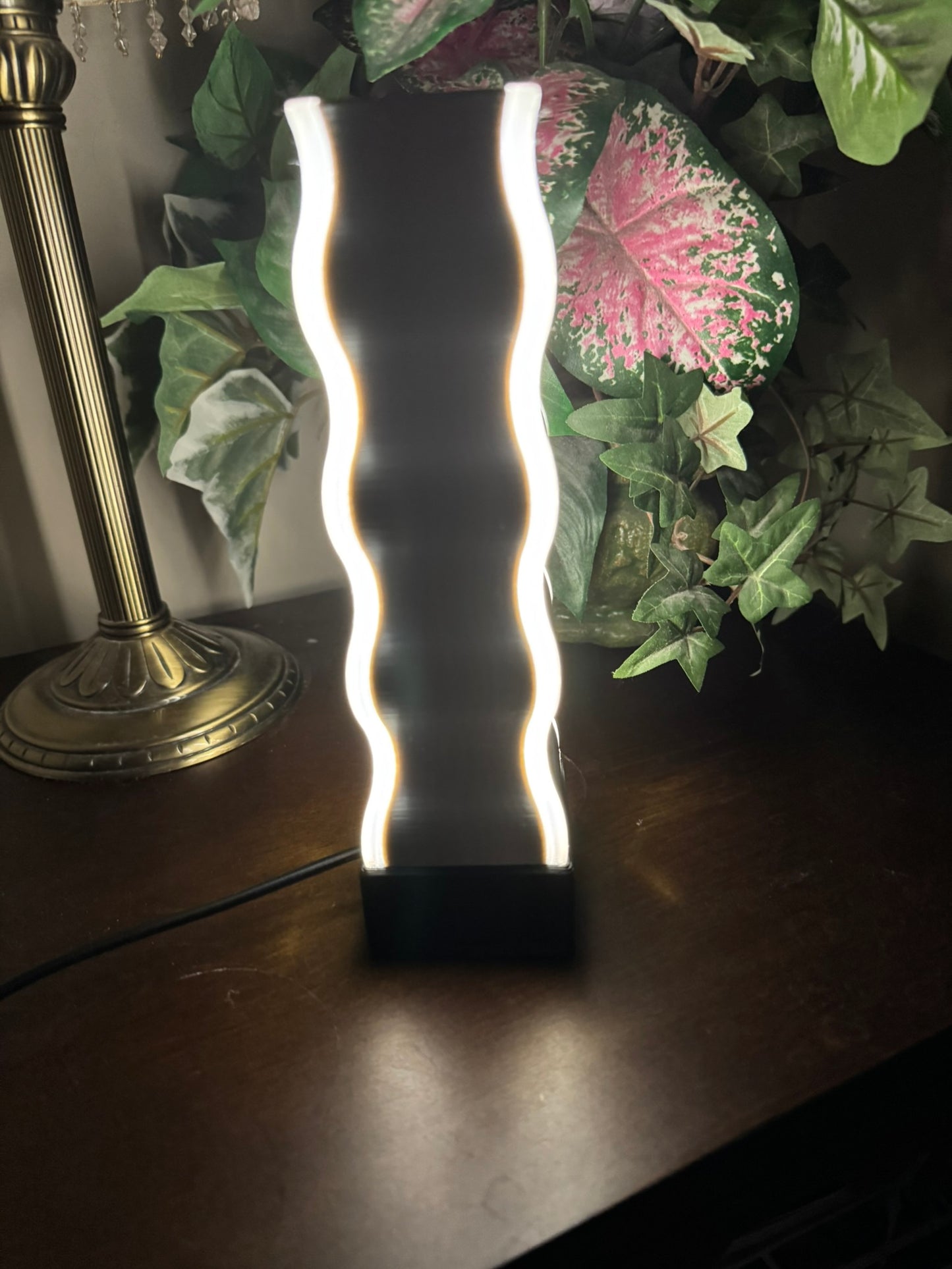 Unique Abstract Wavy Modern Table Lamp Sculpture 3D Print