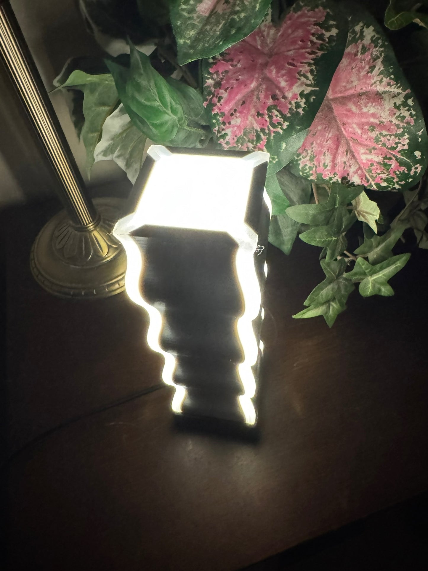 Unique Abstract Wavy Modern Table Lamp Sculpture 3D Print