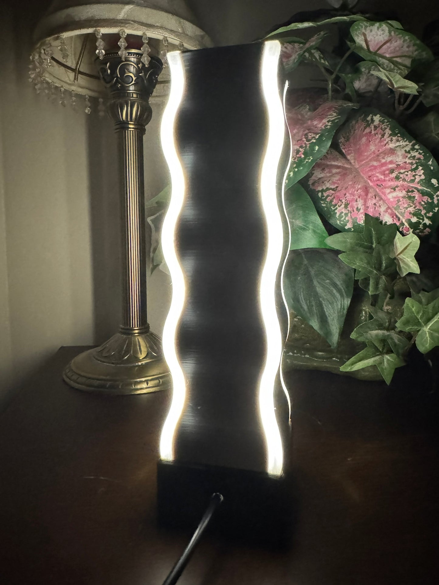 Unique Abstract Wavy Modern Table Lamp Sculpture 3D Print