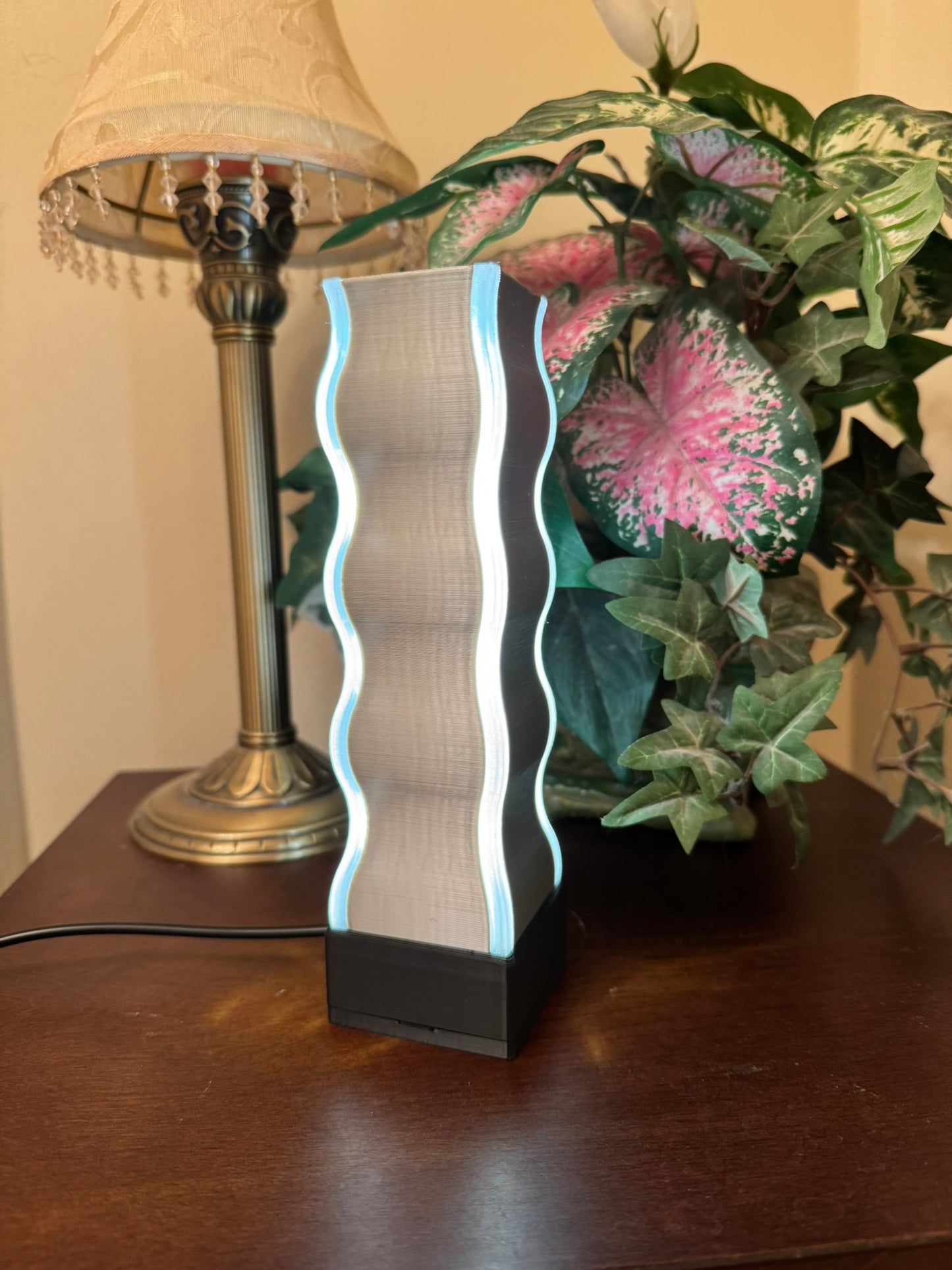 Unique Abstract Wavy Modern Table Lamp Sculpture 3D Print